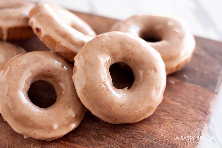 Turn everyone's favorite brunch drink into a baked good! Soft, fluffy, baked guava glazed donuts topped with a champagne and guava marmalade glaze!