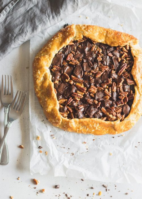 Everything you love about pecan pie but WAY easier. This flaky buttery pecan pie galette has dark chocolate, strong espresso, raw honey, and chopped pecans.