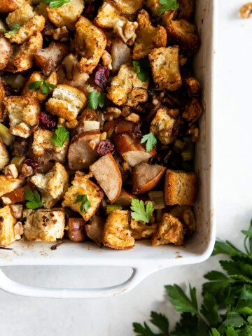 Caramelized Onion Pear & Walnut Stuffing. A flavorful and easy-to-make Thanksgiving stuffing made with caramelized onions, pears, celery, walnuts, and dried cranberries. #stuffing #thanksgiving