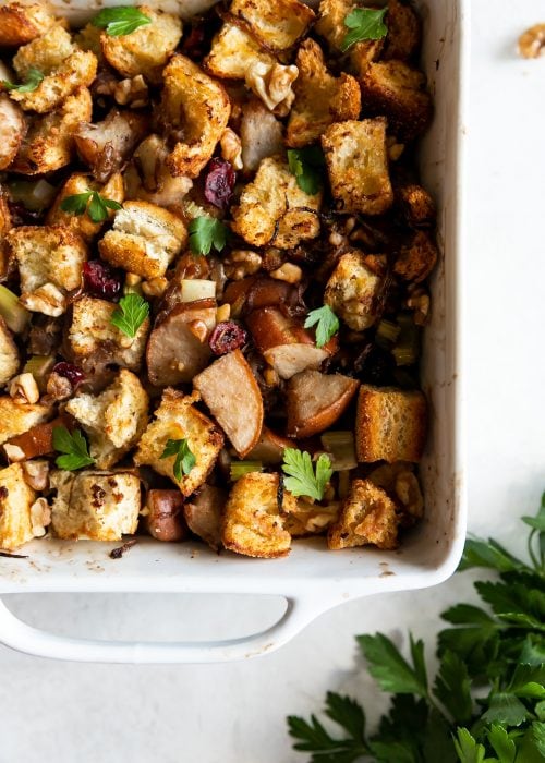Caramelized Onion Pear & Walnut Stuffing. A flavorful and easy-to-make Thanksgiving stuffing made with caramelized onions, pears, celery, walnuts, and dried cranberries. #stuffing #thanksgiving