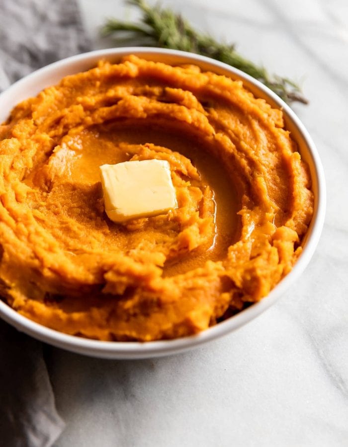 These chipotle mashed sweet potatoes are a flavorful mix of smoky and sweet made with just 5 ingredients. Perfect side dish for any day of the week!