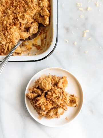 Creamy mac and cheese mixed with crumbled Mexican chorizo and a cheesy chicharrón (pork rind) crumble topping. A Latin twist on an American classic!