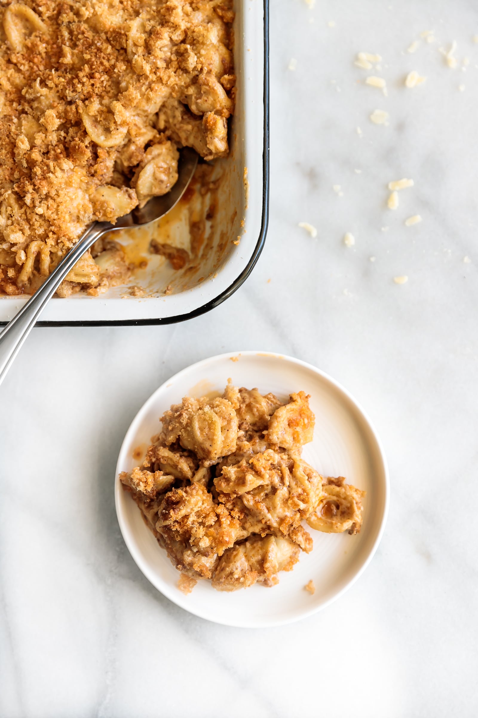 Creamy mac and cheese mixed with crumbled Mexican chorizo and a cheesy chicharrón (pork rind) crumble topping. A Latin twist on an American classic!