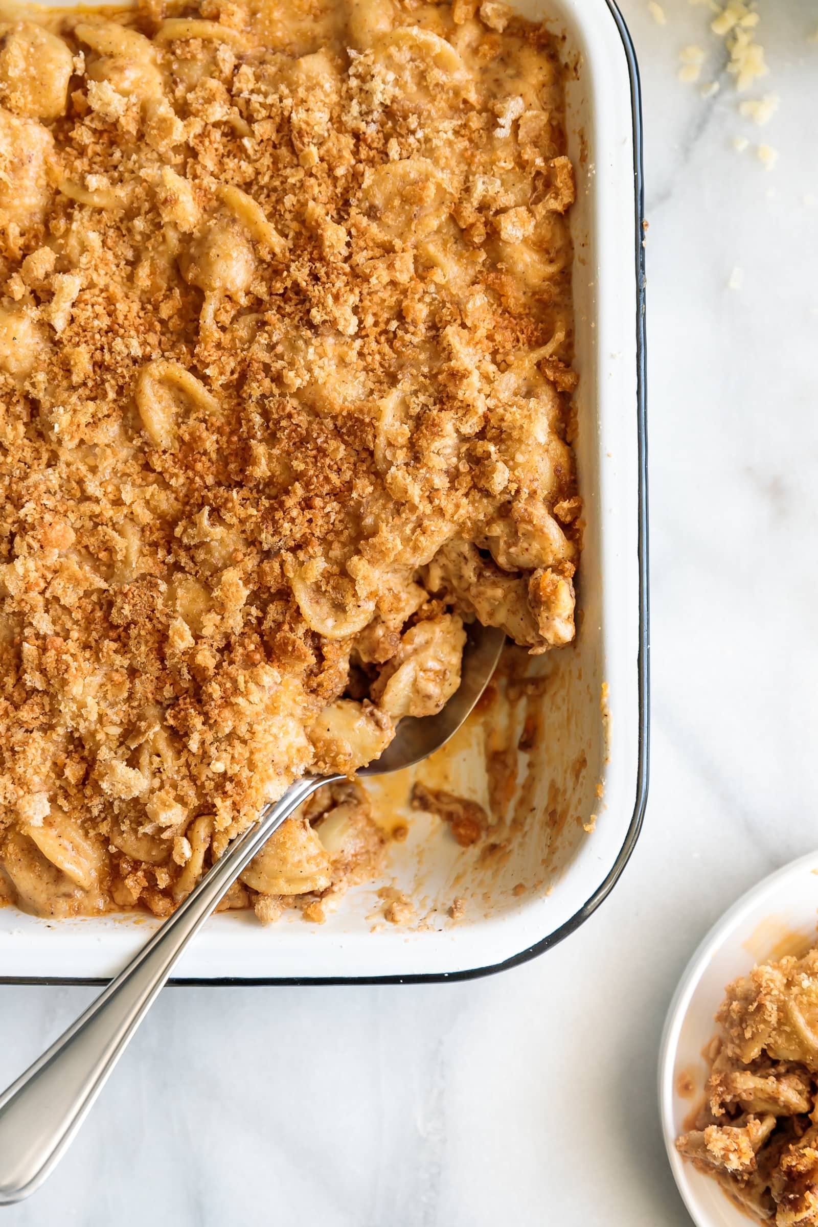 Creamy mac and cheese mixed with crumbled Mexican chorizo and a cheesy chicharrón (pork rind) crumble topping. A Latin twist on an American classic!