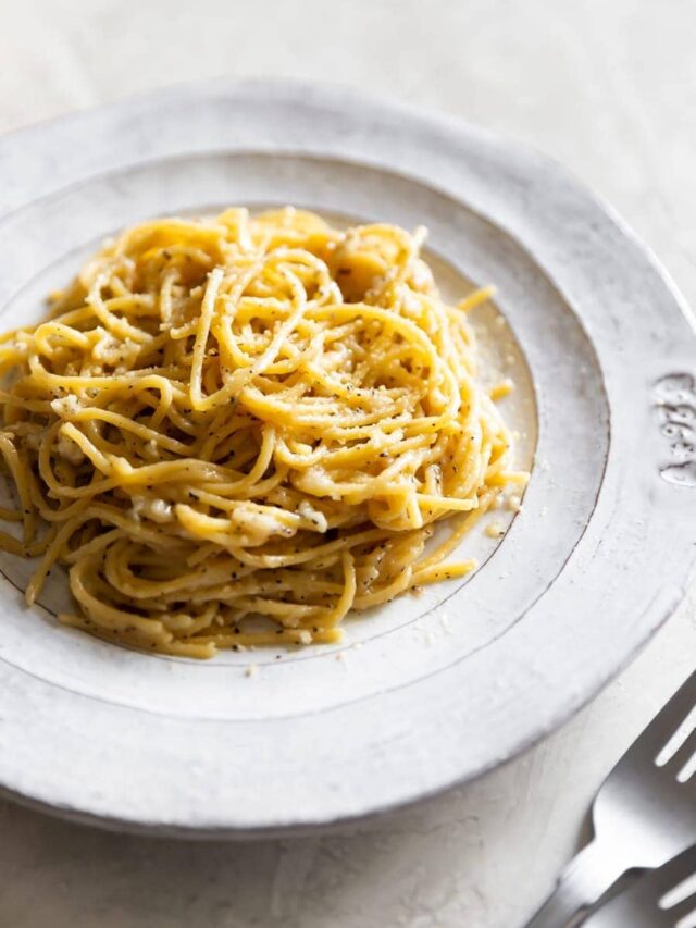 Easy 4Ingredient Cacio e Pepe Recipe A Sassy Spoon
