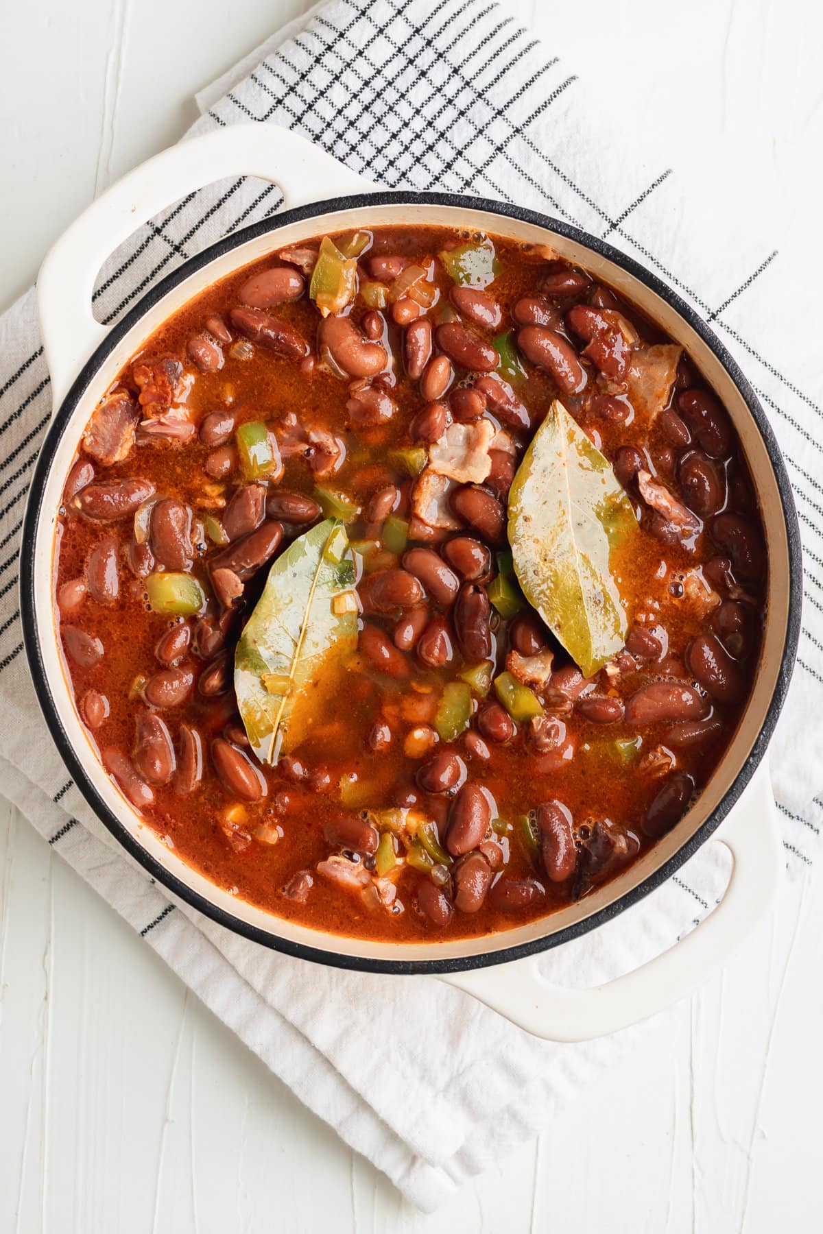 Cuban frijoles colorados in a pot