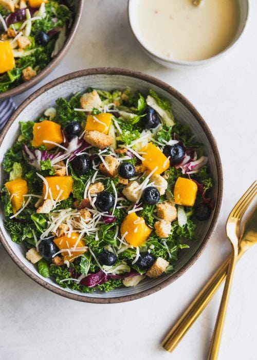 A Summer kale salad made with mango, blueberries, shaved Brussels sprouts, radicchio, Asiago cheese, Parmesan garlic croutons and tangy lemon vinaigrette. Just 3 ingredients!