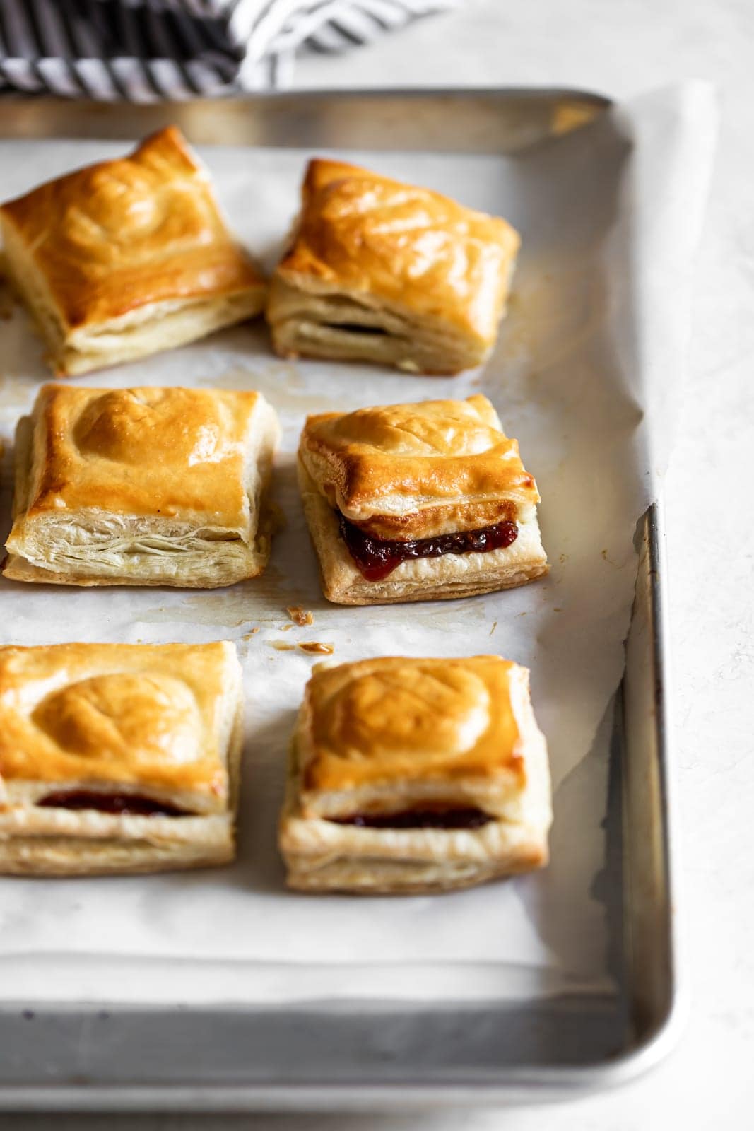 Cuban pastries or turnovers filled with guava paste and cream cheese. Just 4 ingredients make these pastelitos de guayaba y queso come to life!