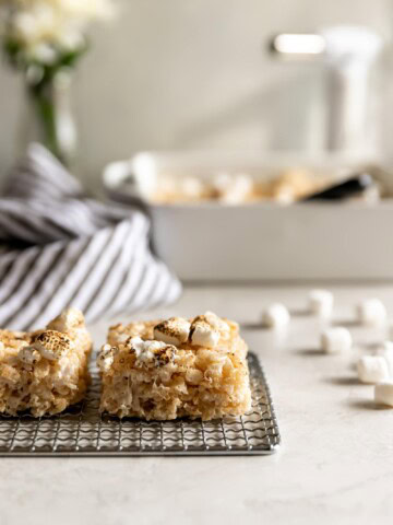 A sweet crispy classic treat with a smoky twist! Rice cereal, torched marshmallows, and smoked almonds come together to make Smoky Rice Krispie Treats.